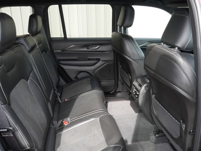 Used 2025 Jeep Grand Cherokee Altitude AWD/4WD image 24