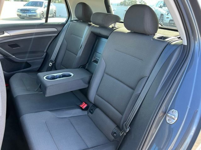 Used 2018 Volkswagen Golf S image 17