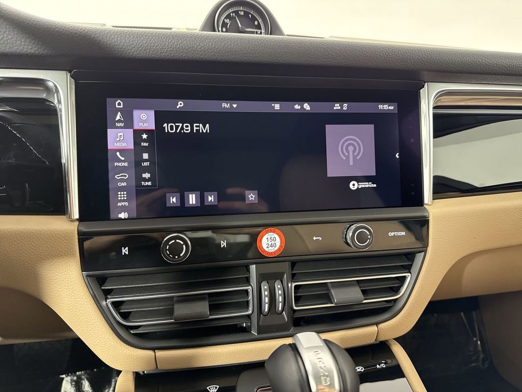 Certified 2025 Porsche Macan image 28