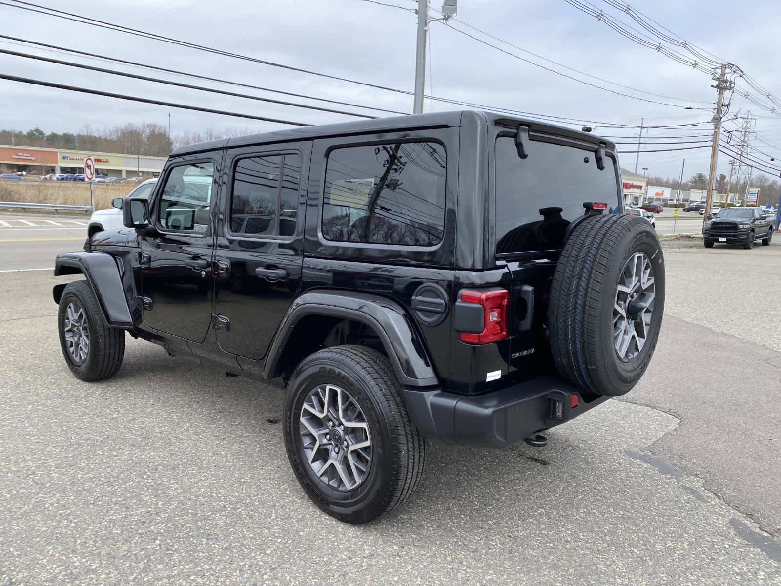 Certified 2025 Jeep Wrangler Sahara AWD/4WD image 6