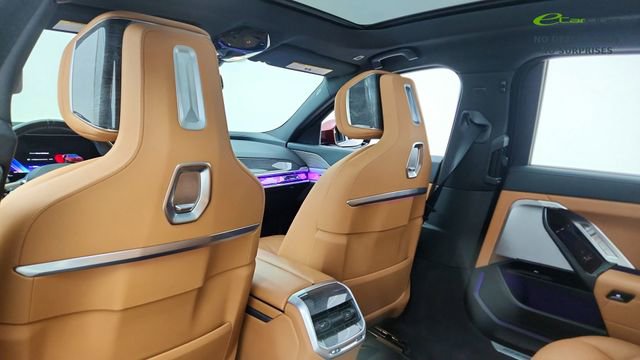 Used 2023 BMW 740i image 30