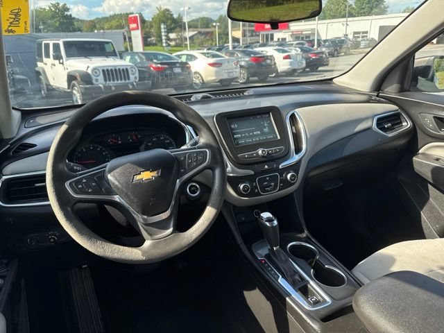 Used 2018 Chevrolet Equinox LS FWD image 12