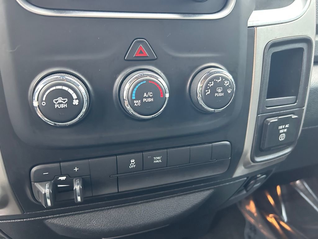 Used 2016 RAM 1500 Classic SLT w/ SLT Plus D￩cor Group image 35