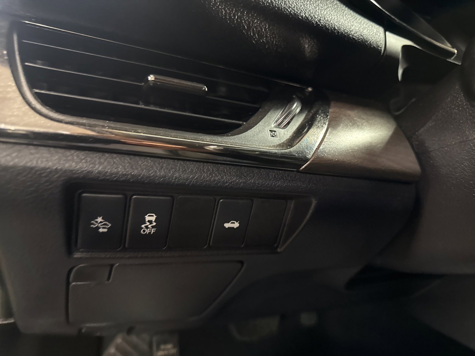 Used 2018 Toyota Avalon XLE Plus image 7