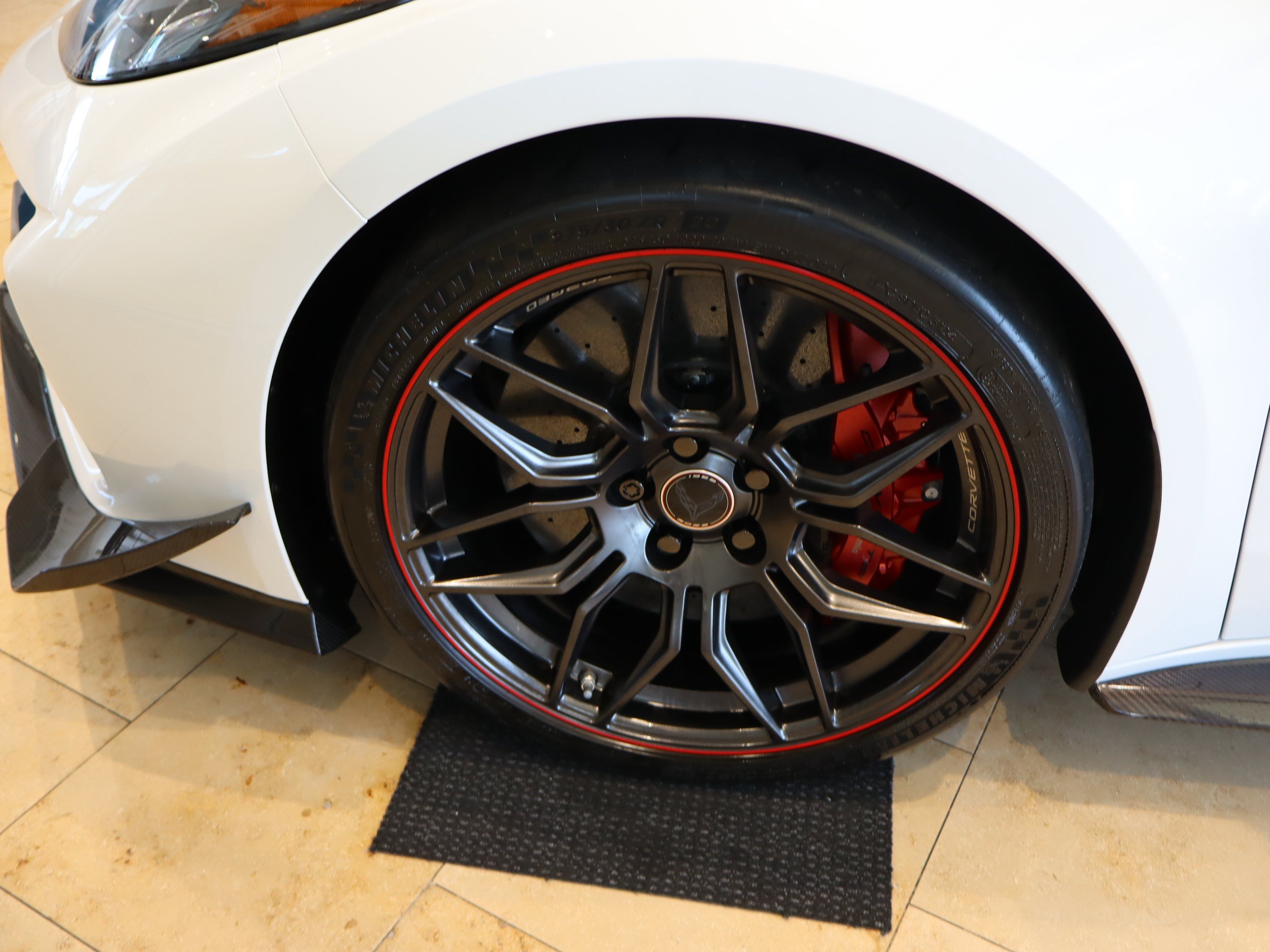 Used 2023 Chevrolet Corvette Z06 w/ Z07 Performance Package RWD image 38