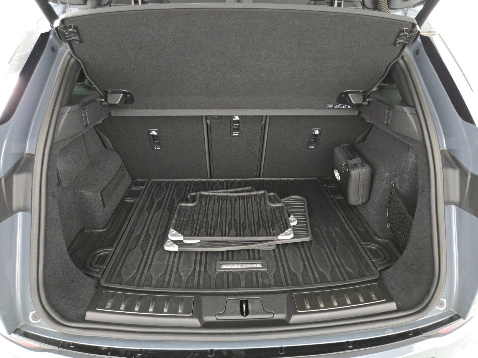 Used 2023 Land Rover Range Rover Evoque R-Dynamic S image 17