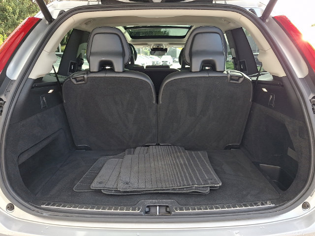 Used 2018 Volvo XC90 T6 Momentum w/ Momentum Plus Package AWD/4WD image 30