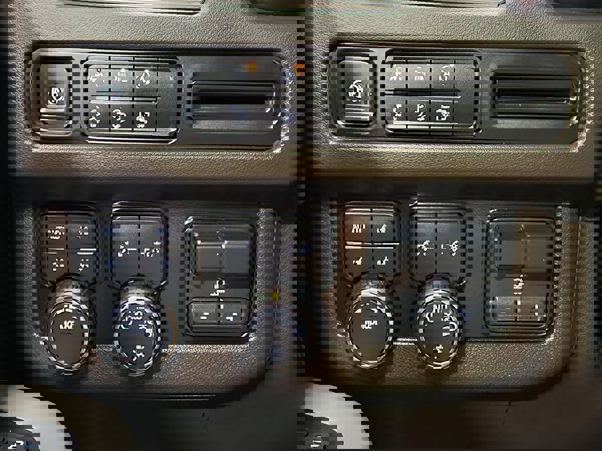 Used 2024 Chevrolet Tahoe Z71 w/ Luxury Package AWD/4WD image 43