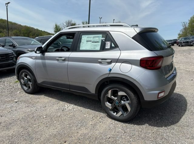 New 2026 Hyundai Venue SEL FWD image 3