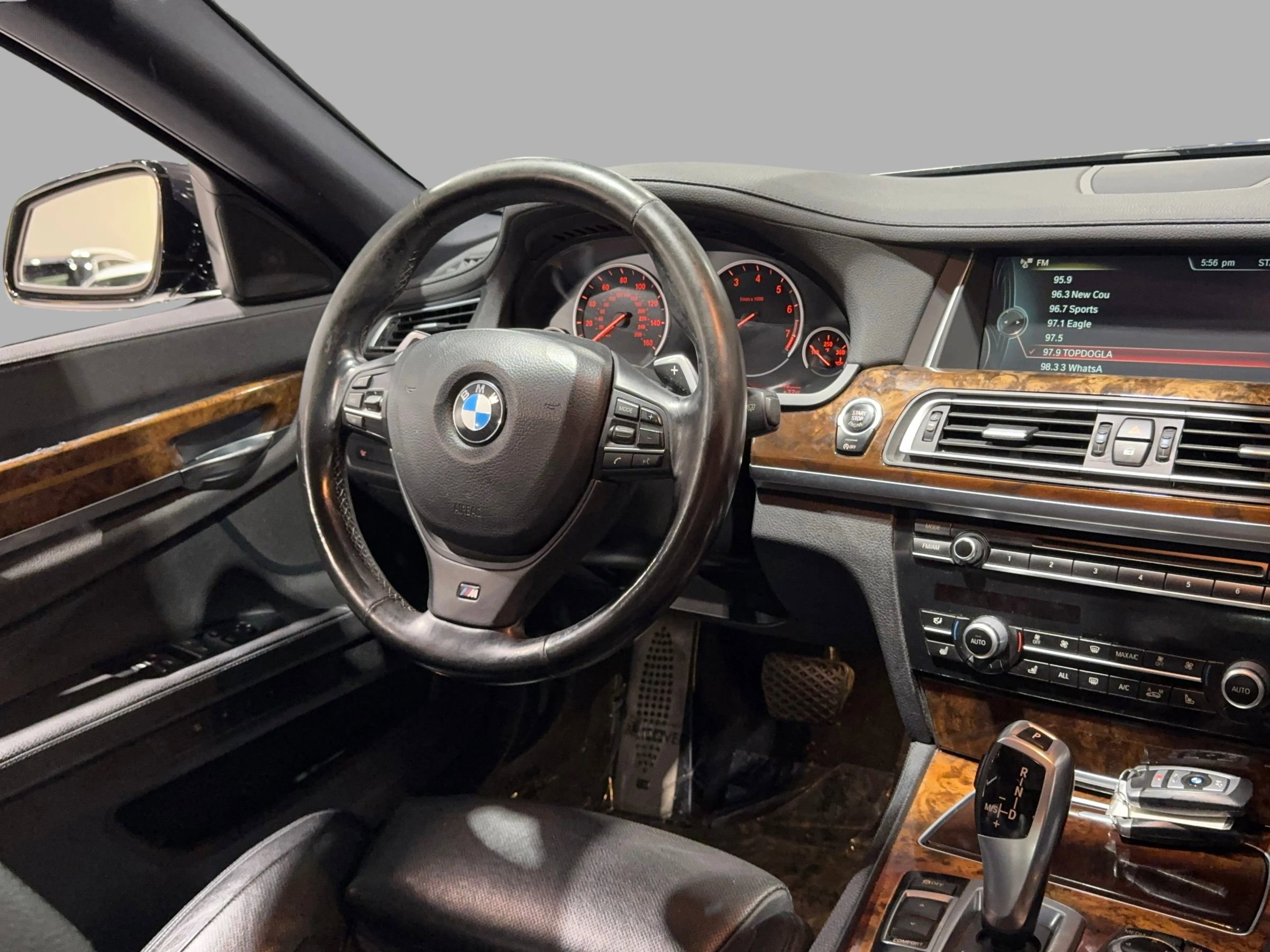 Used 2013 BMW 740Li image 34
