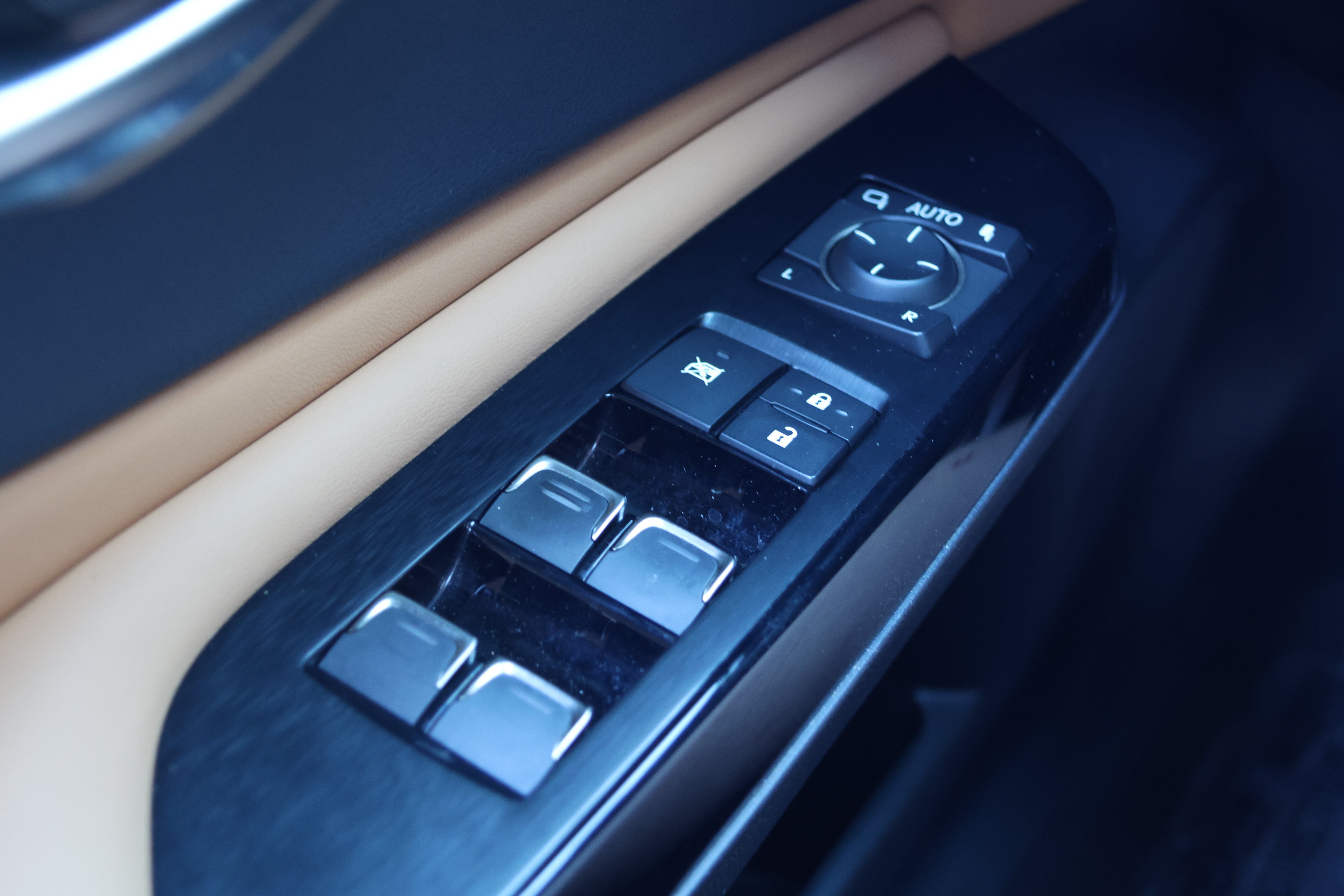 Certified 2025 Lexus ES 350 w/ Technology Package FWD image 14