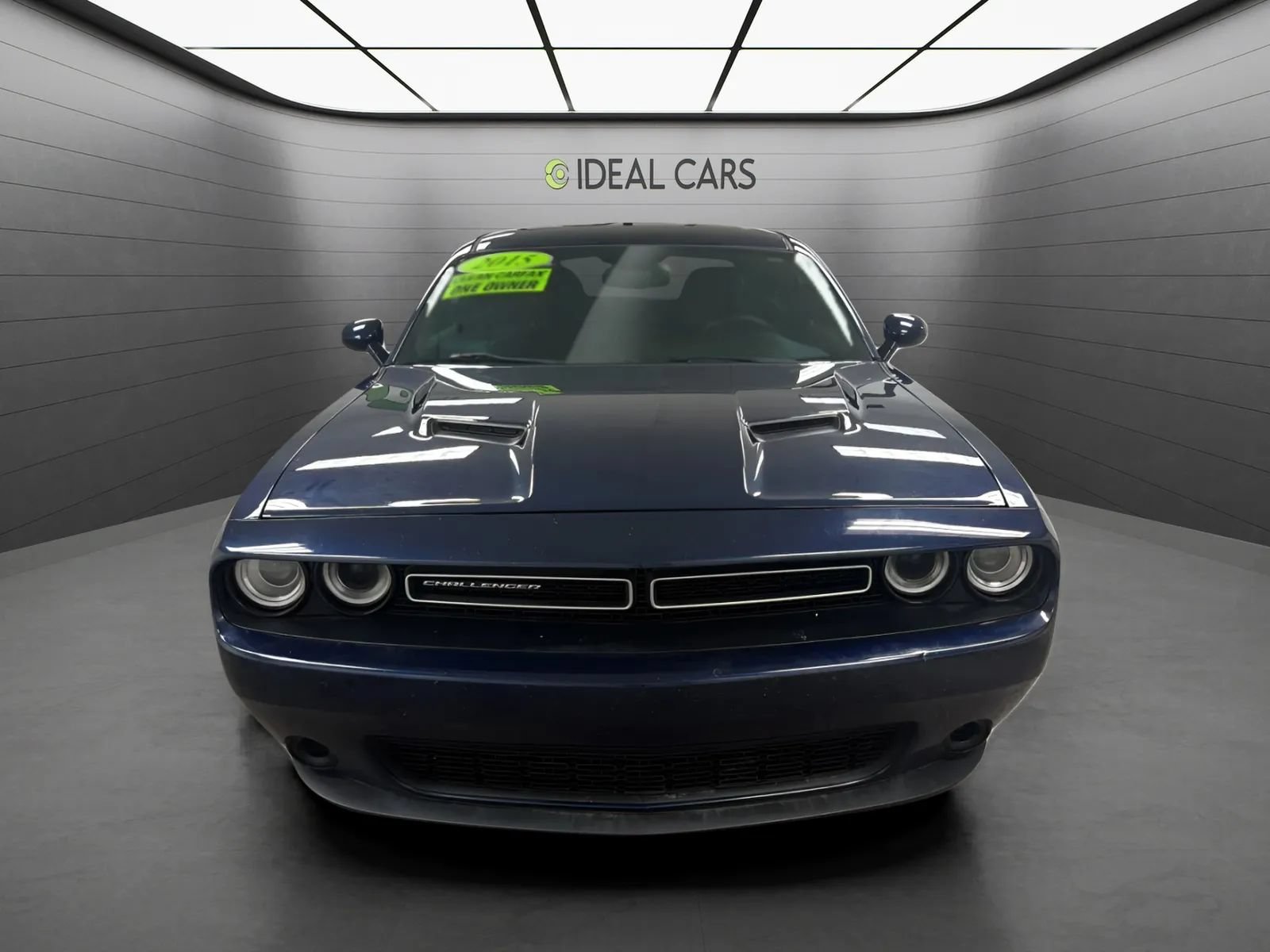 Used 2015 Dodge Challenger SXT RWD image 2