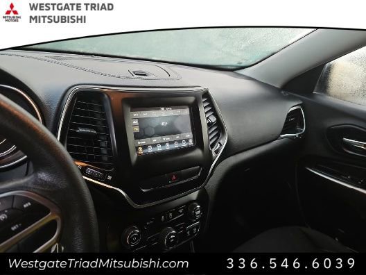 Used 2020 Jeep Cherokee Latitude FWD image 12