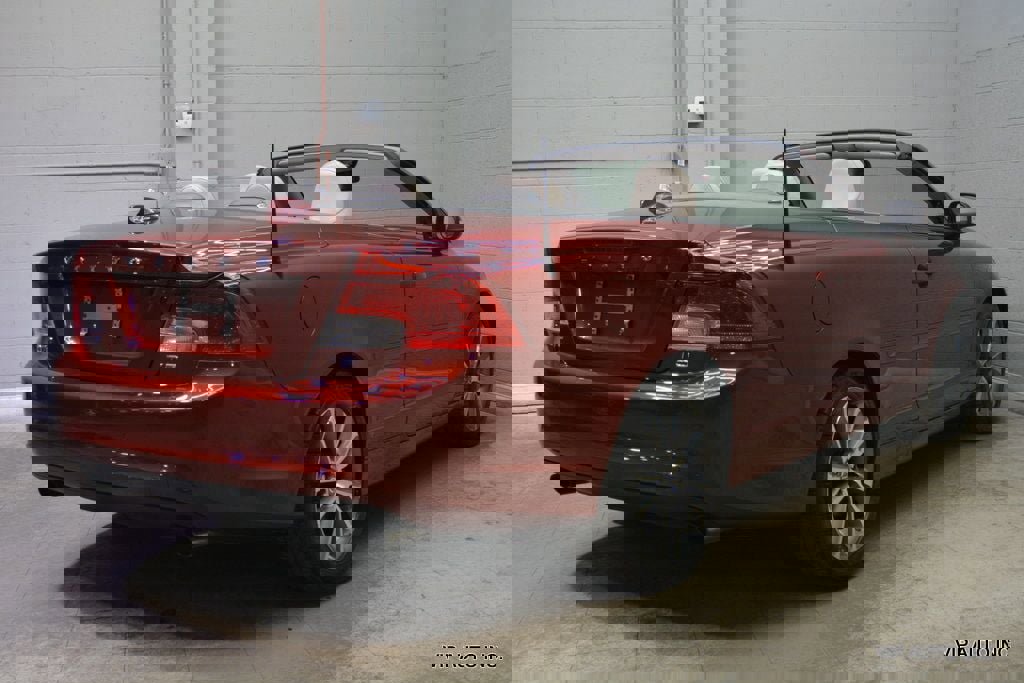 Used 2011 Volvo C70 T5 w/ Convenience Pkg FWD image 4