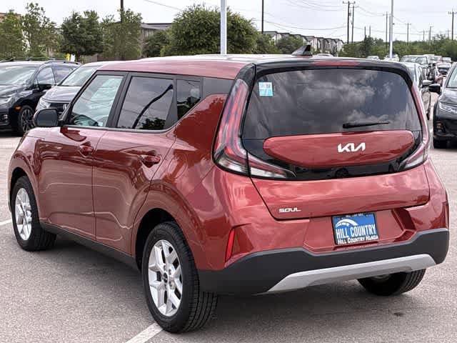 Used 2024 Kia Soul LX w/ Option Group 015 FWD image 4