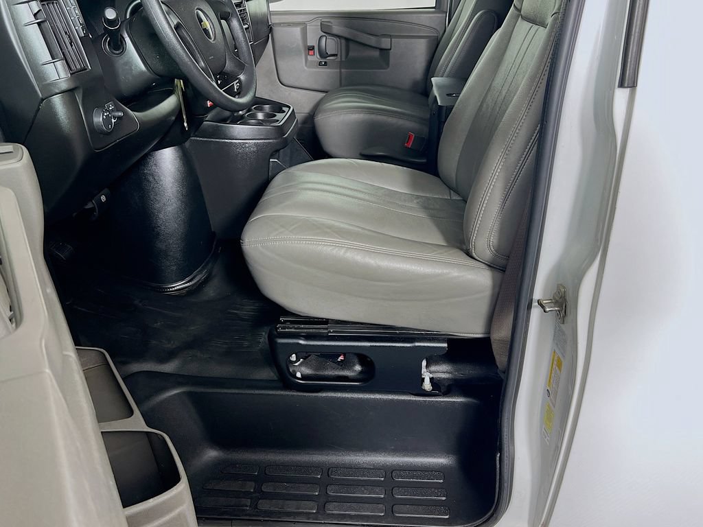 Used 2022 Chevrolet Express 2500 RWD image 32