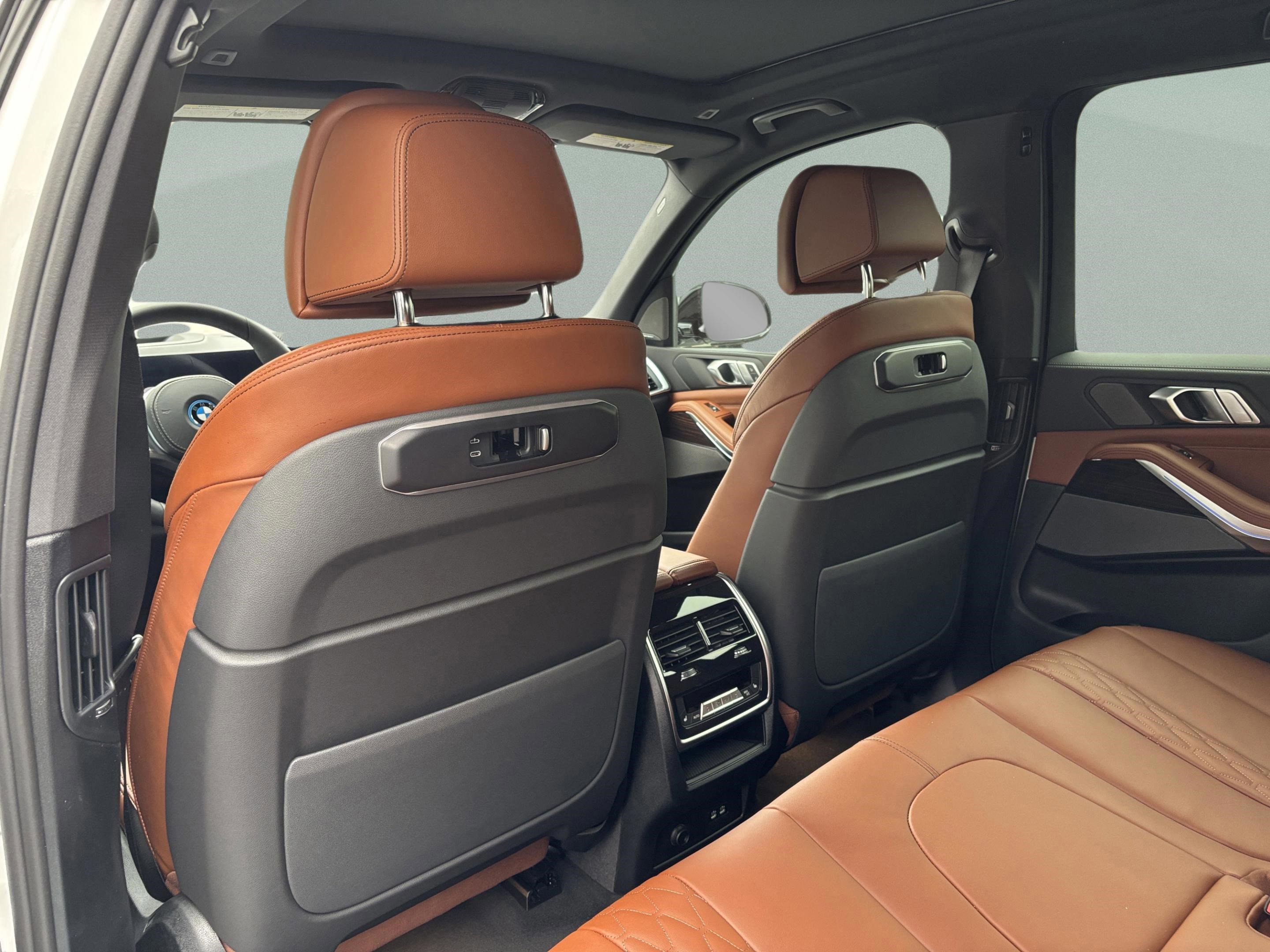 Used 2026 BMW X5 xDrive50e w/ M Sport Package image 32