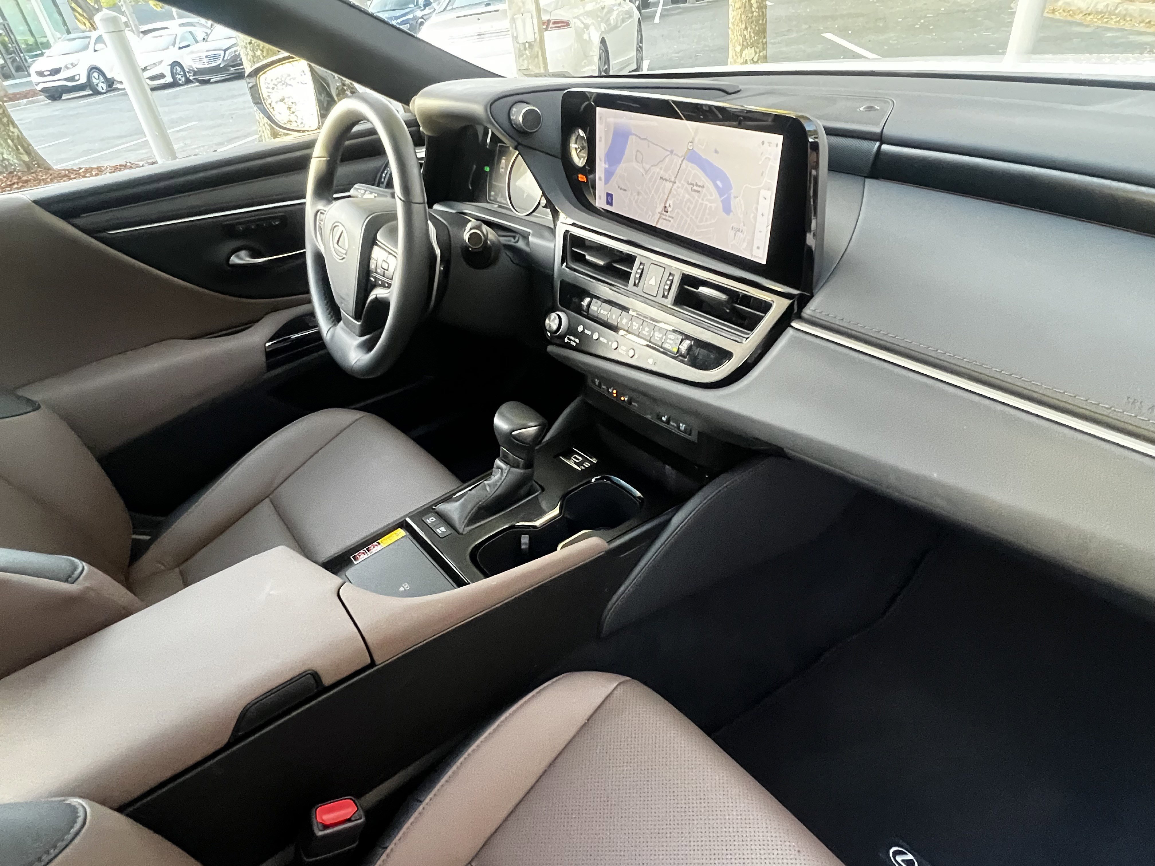 Used 2025 Lexus ES 300h w/ Premium Package image 47