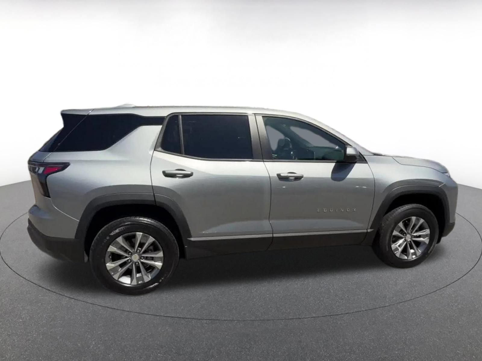 Used 2025 Chevrolet Equinox LT FWD image 16
