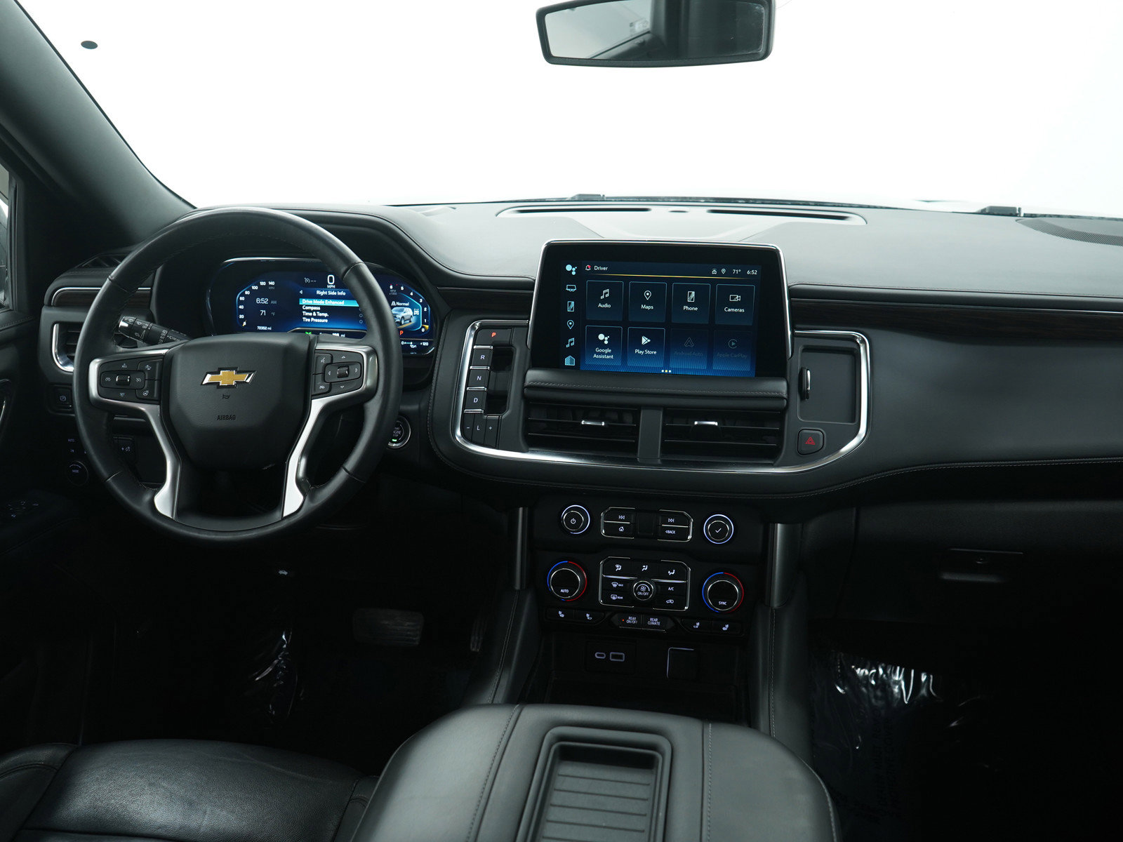Used 2022 Chevrolet Suburban LT w/ Luxury Package image 18