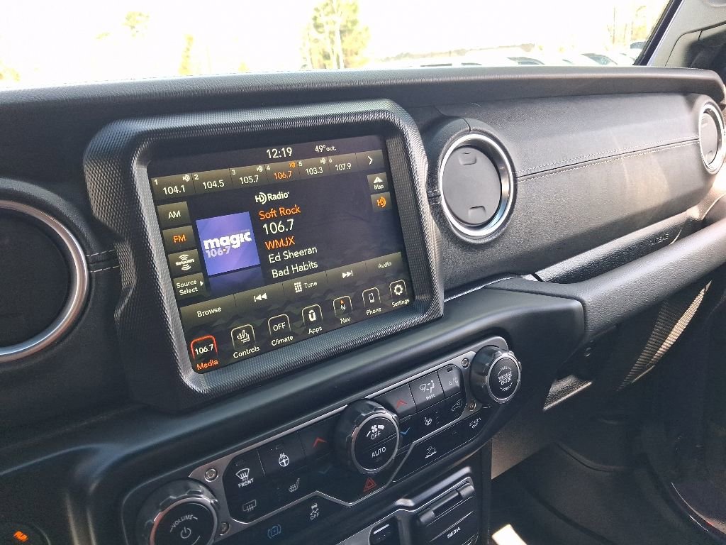 Used 2023 Jeep Wrangler Unlimited Sahara w/ Cold Weather Group AWD/4WD image 28