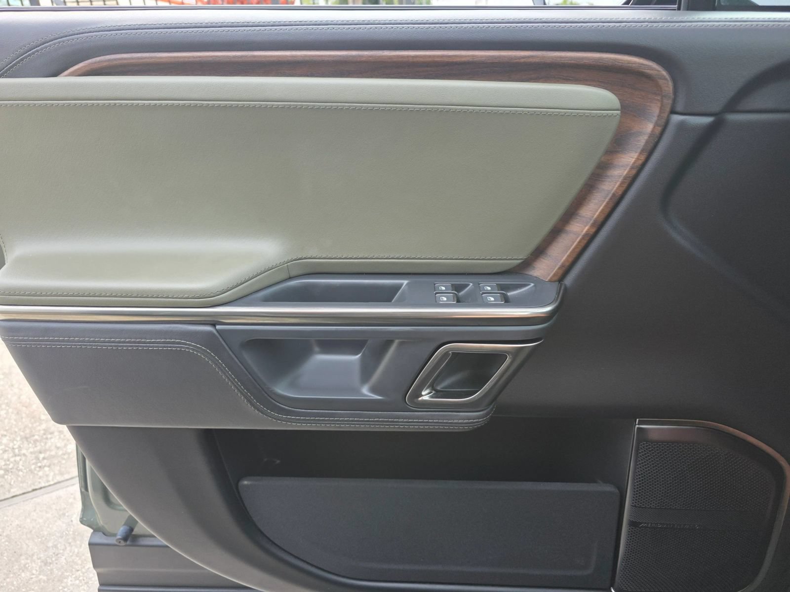 Used 2023 Rivian R1S Launch Edition Quad AWD/4WD image 23