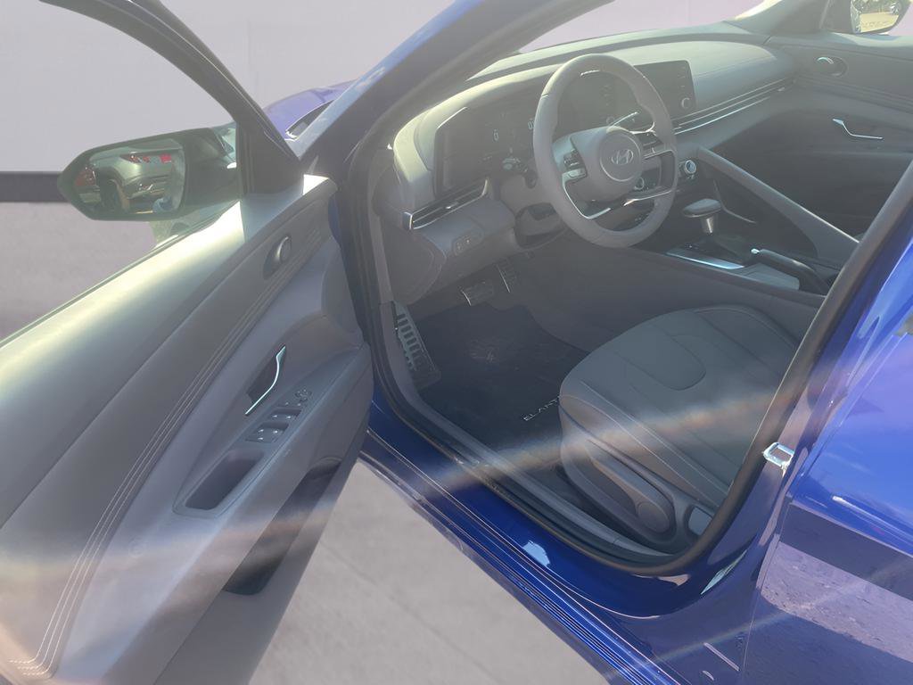 Used 2025 Hyundai Elantra Sport image 16