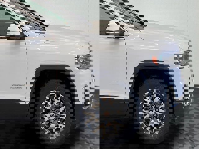 Certified 2023 GMC Acadia SLT image 10