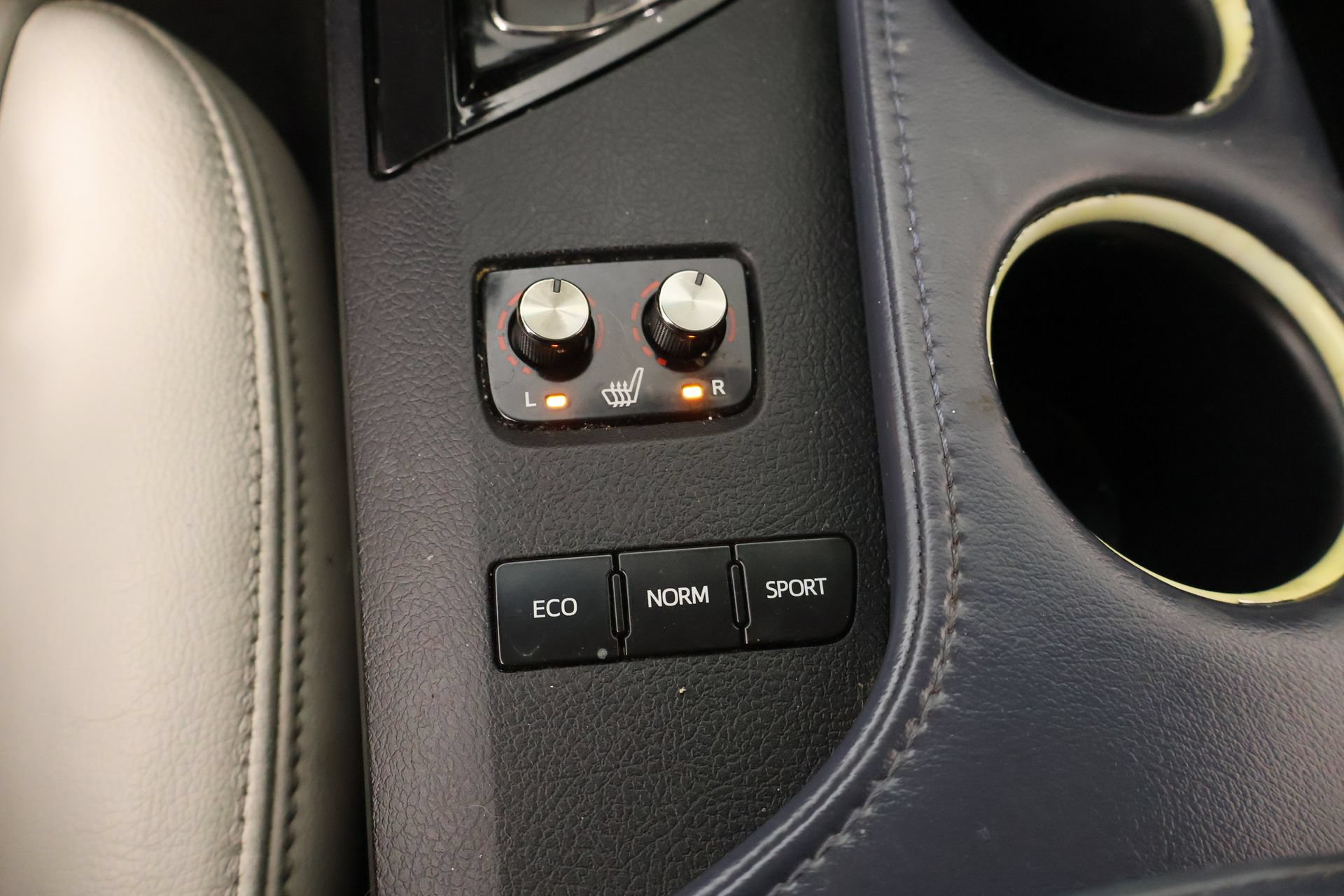 Used 2015 Toyota Avalon XLE FWD image 7