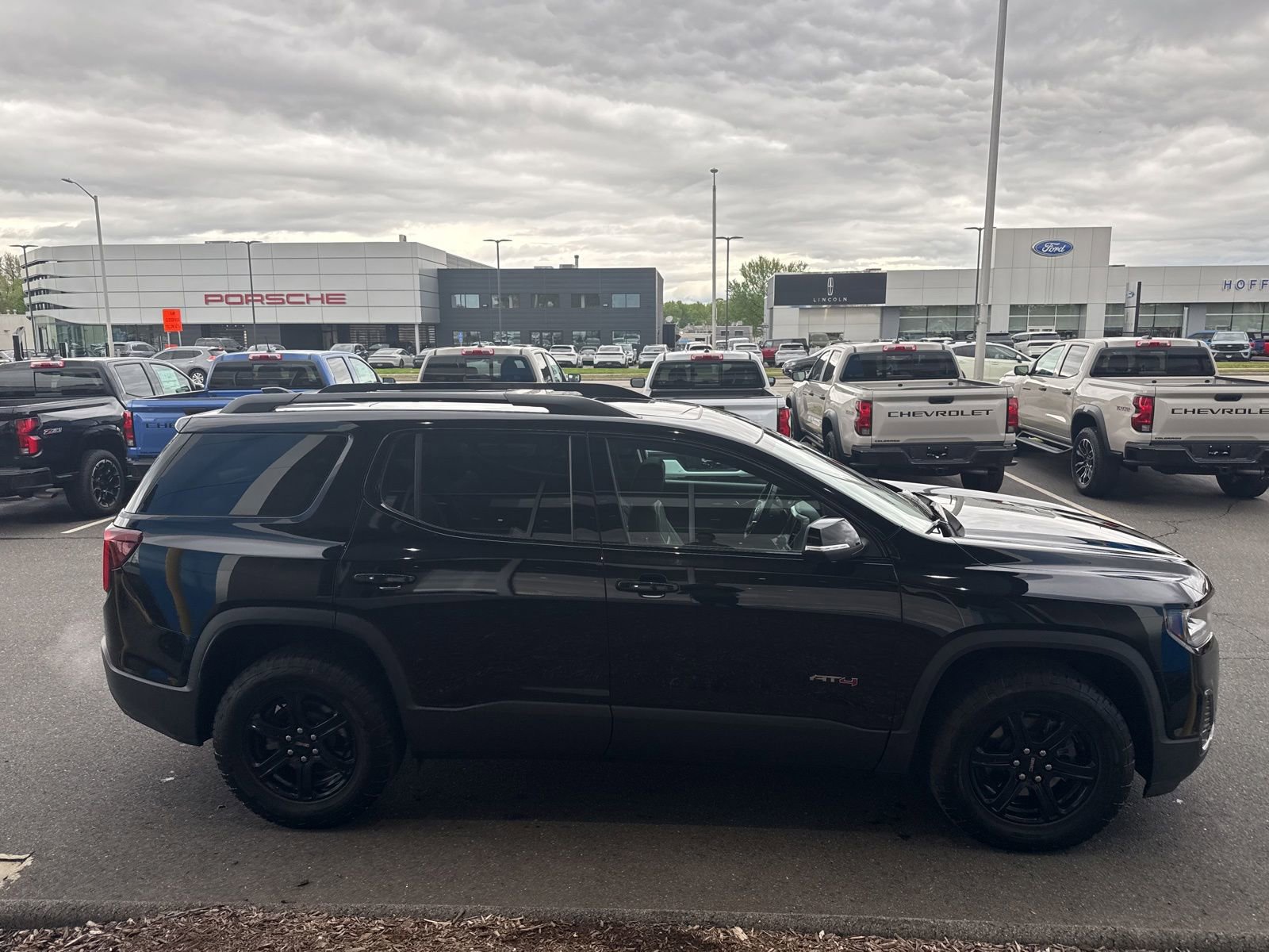 Used 2023 GMC Acadia AT4 w/ Technology Package AWD/4WD image 5