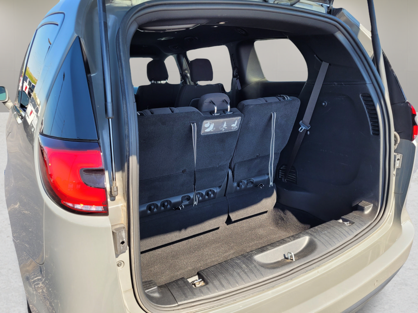 Used 2021 Chrysler Pacifica Touring w/ S Appearance Package FWD image 25