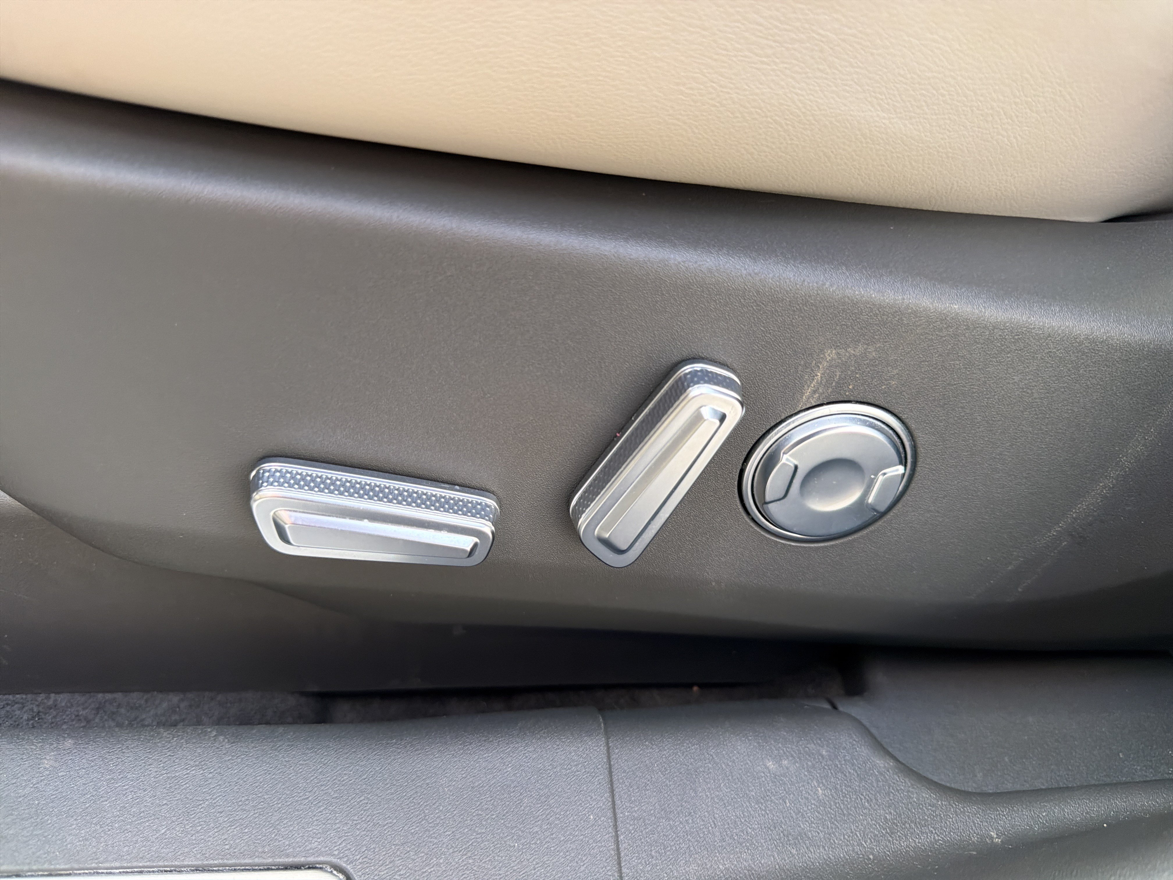 Used 2025 Lincoln Nautilus Reserve AWD/4WD image 30