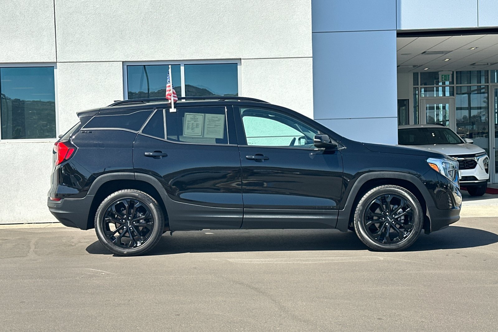 Used 2019 GMC Terrain SLE w/ Driver Convenience Package FWD image 3