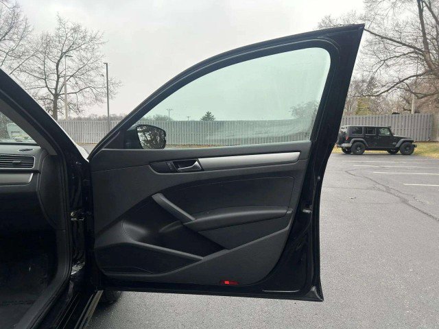 Used 2015 Volkswagen Passat 1.8T S image 22