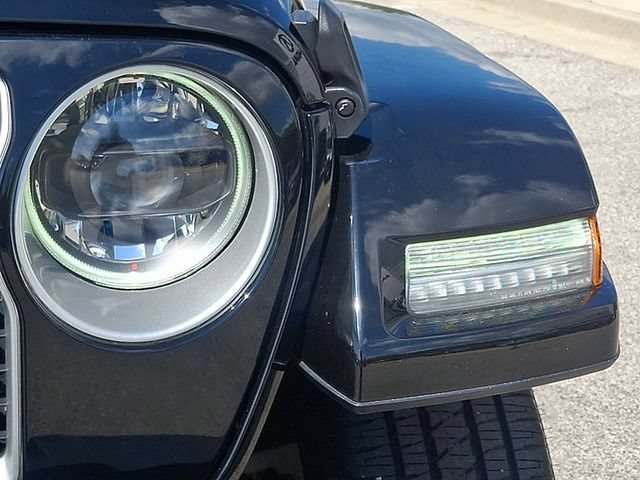 Used 2023 Jeep Wrangler Unlimited Sahara w/ Cold Weather Group AWD/4WD image 9