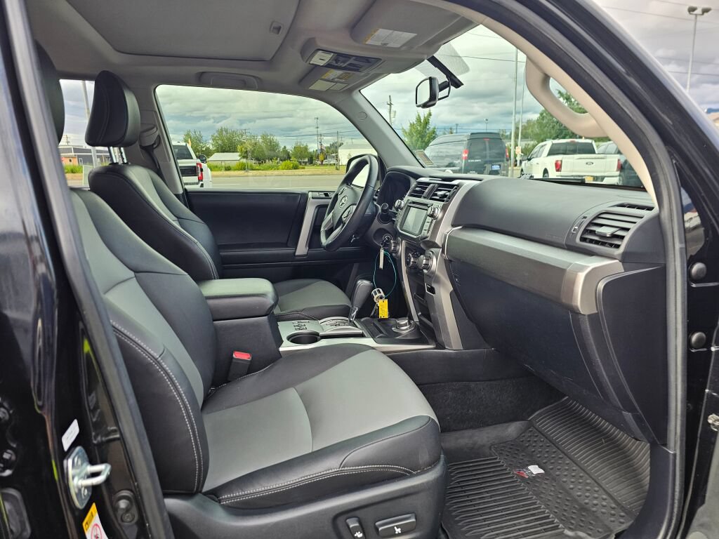 Used 2018 Toyota 4Runner SR5 Premium AWD/4WD image 12