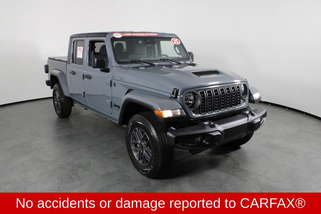 Used 2025 Jeep Gladiator Sport AWD/4WD image 4