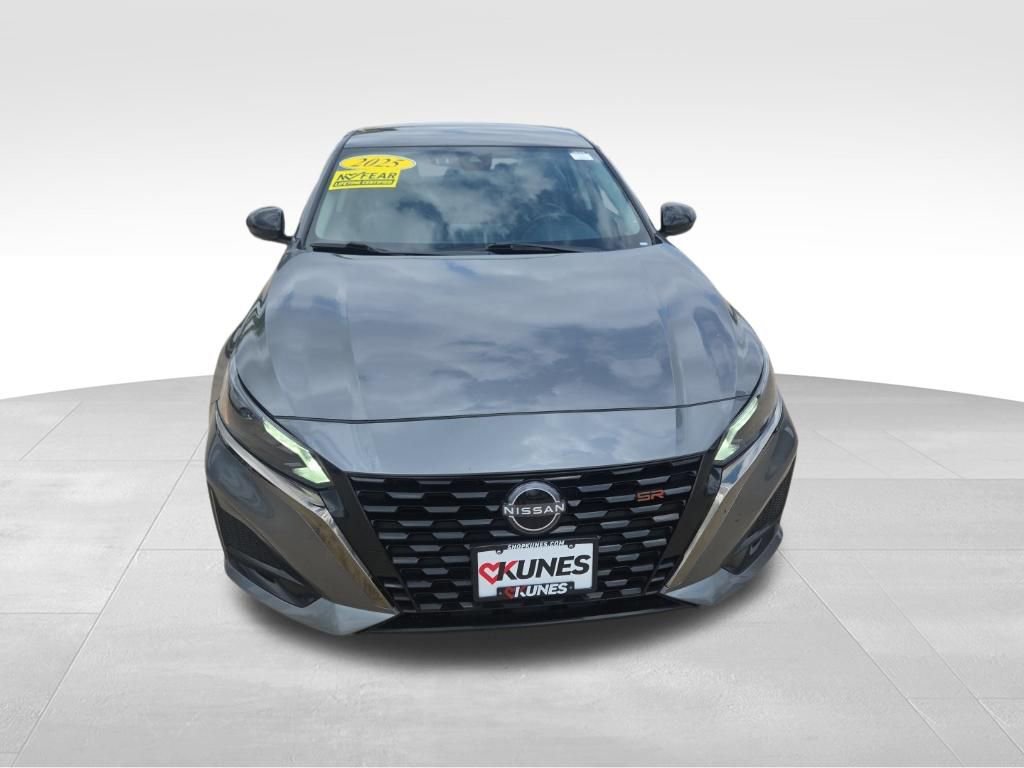 Used 2025 Nissan Altima 2.5 SR FWD image 4