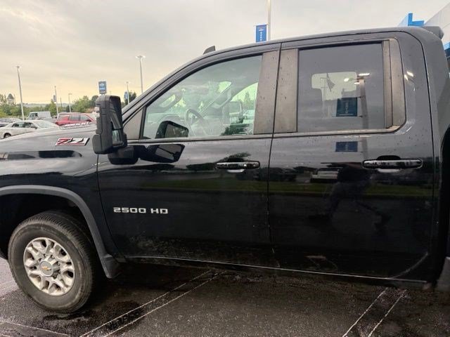 Used 2024 Chevrolet Silverado 2500 LT w/ Convenience Package AWD/4WD image 4