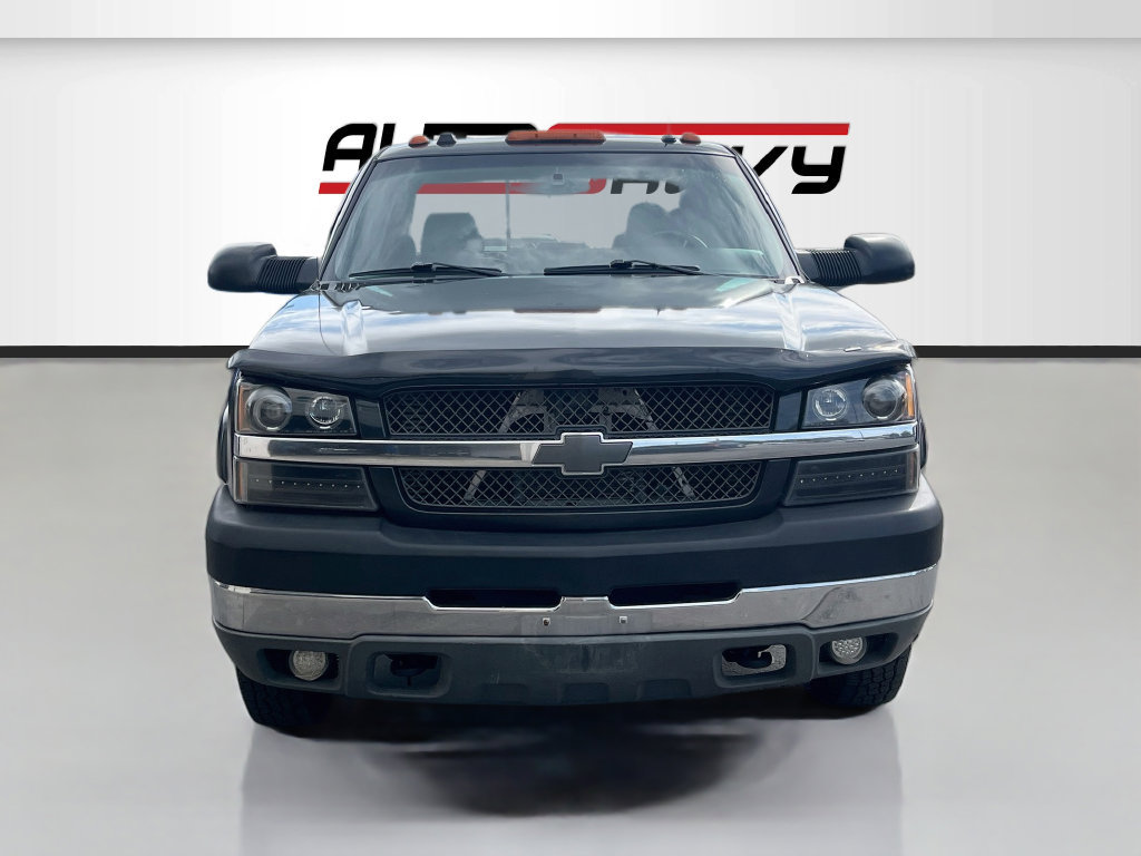 Used 2004 Chevrolet Silverado 3500 LT w/ Heavy-Duty Power Package AWD/4WD image 2