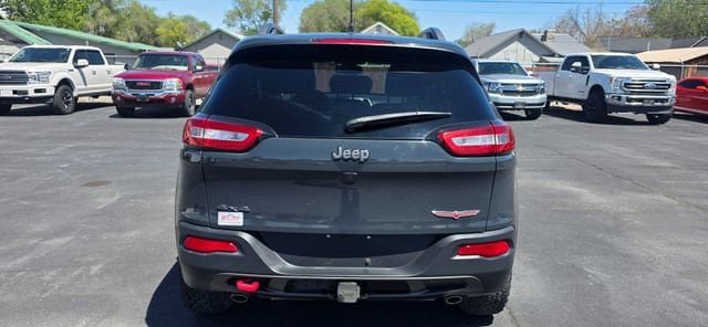 Used 2017 Jeep Cherokee Trailhawk w/ Cold Weather Group AWD/4WD image 5