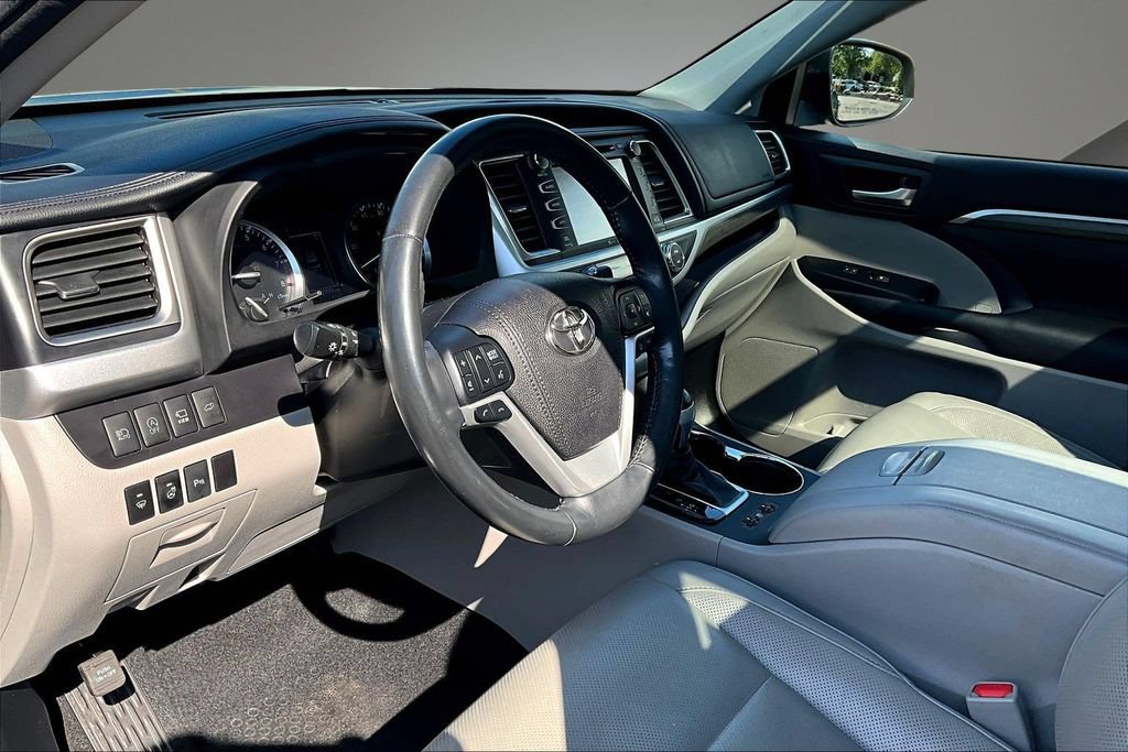 Used 2018 Toyota Highlander Limited Platinum AWD/4WD image 17