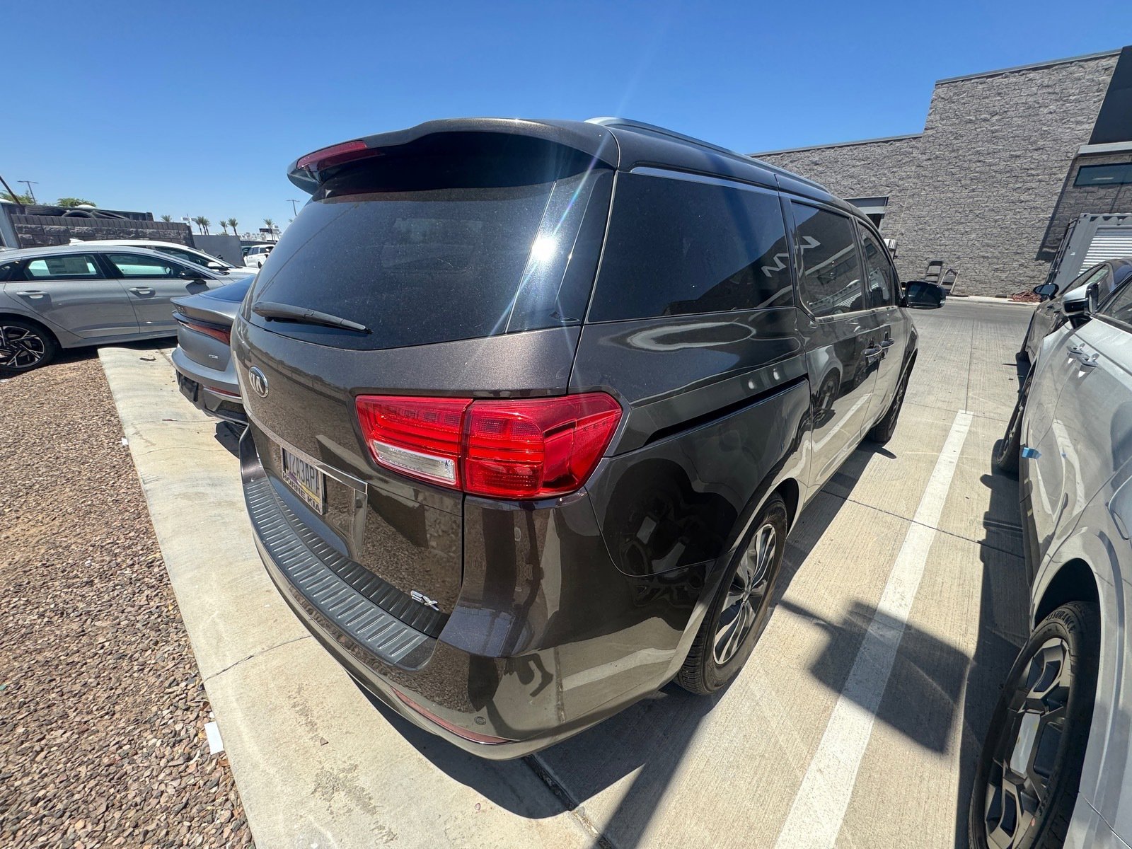 Used 2016 Kia Sedona SX FWD image 3