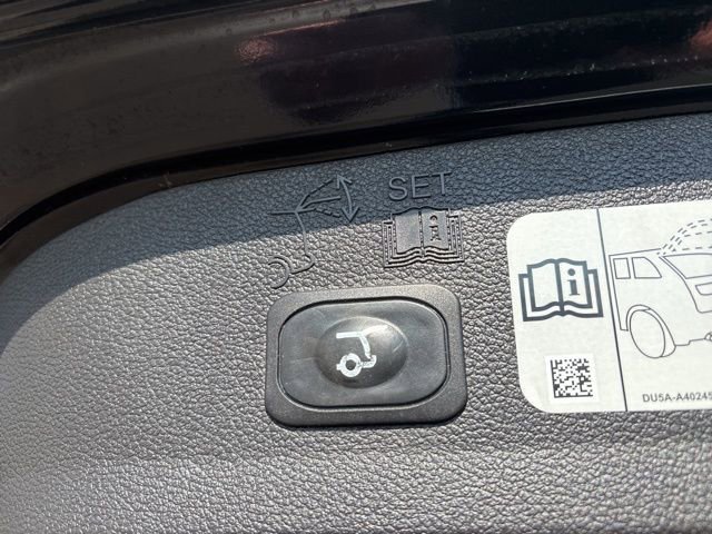 Used 2018 Ford Escape Titanium w/ Ford Safe & Smart Package image 37