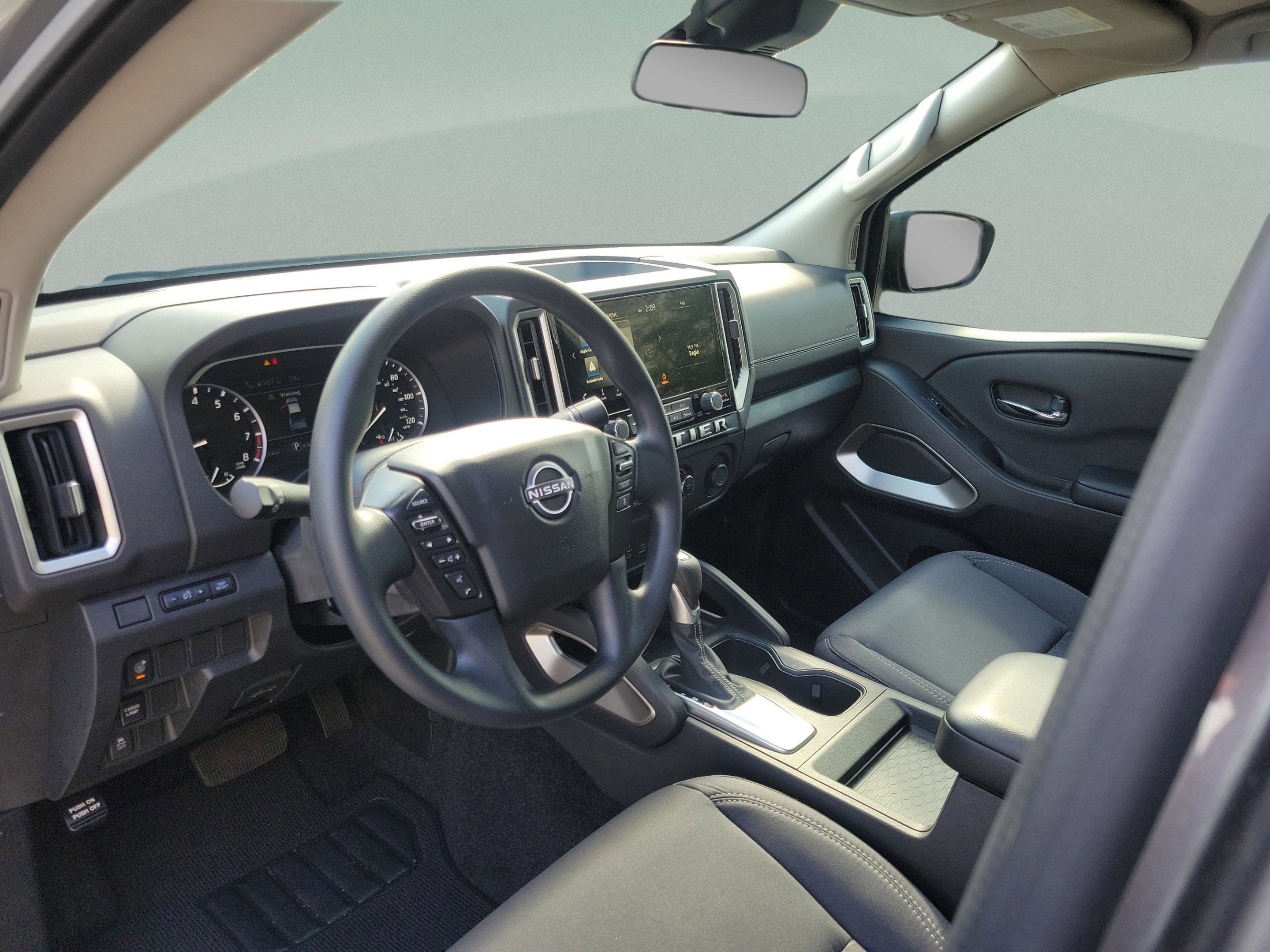 Used 2025 Nissan Frontier SV RWD image 8