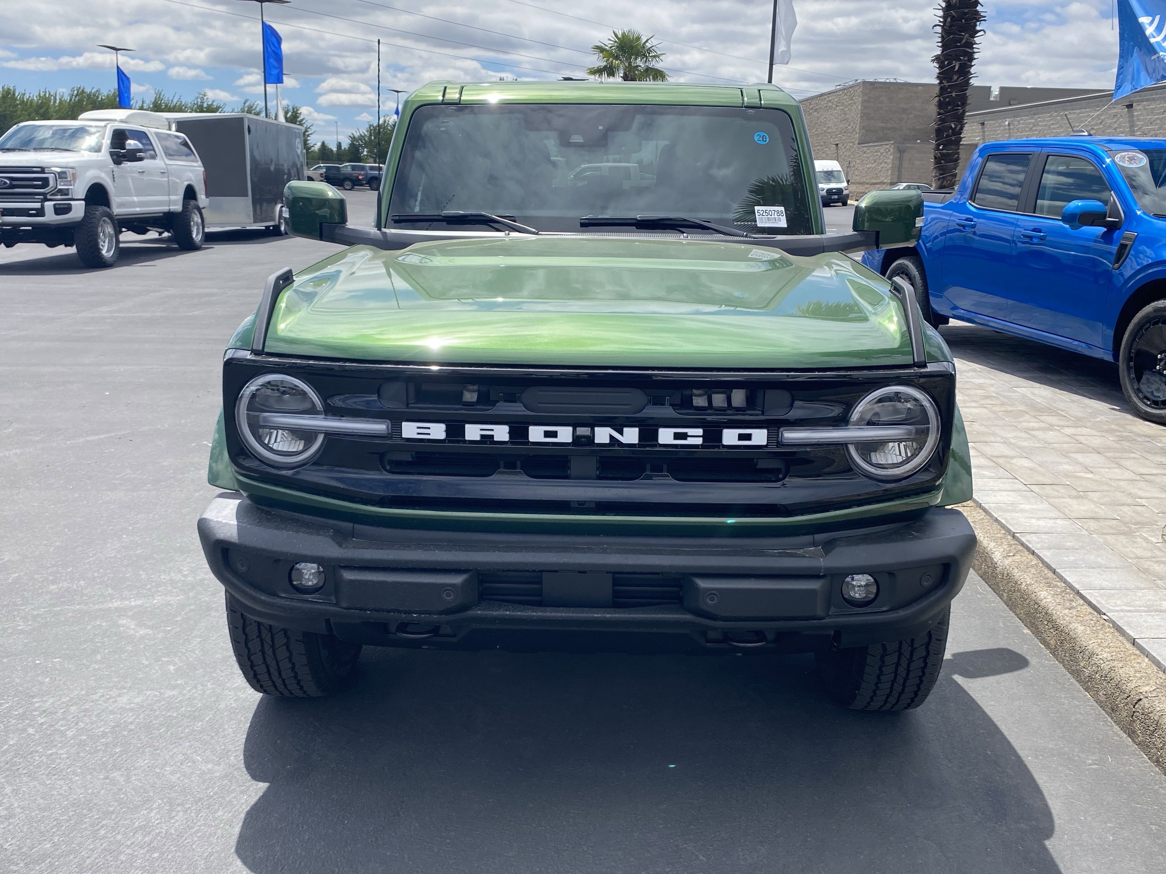 New 2025 Ford Bronco Outer Banks image 5