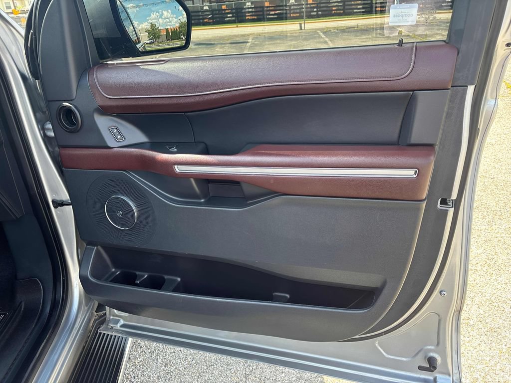 Used 2023 Ford Expedition Limited AWD/4WD image 35