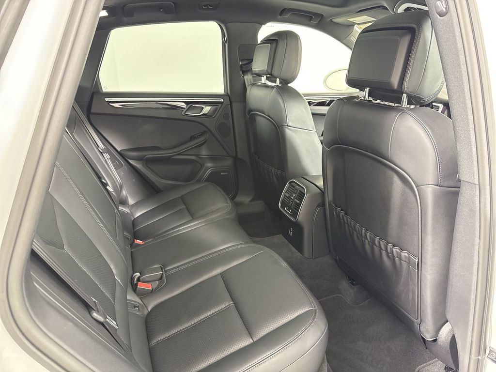 Certified 2025 Porsche Macan image 25