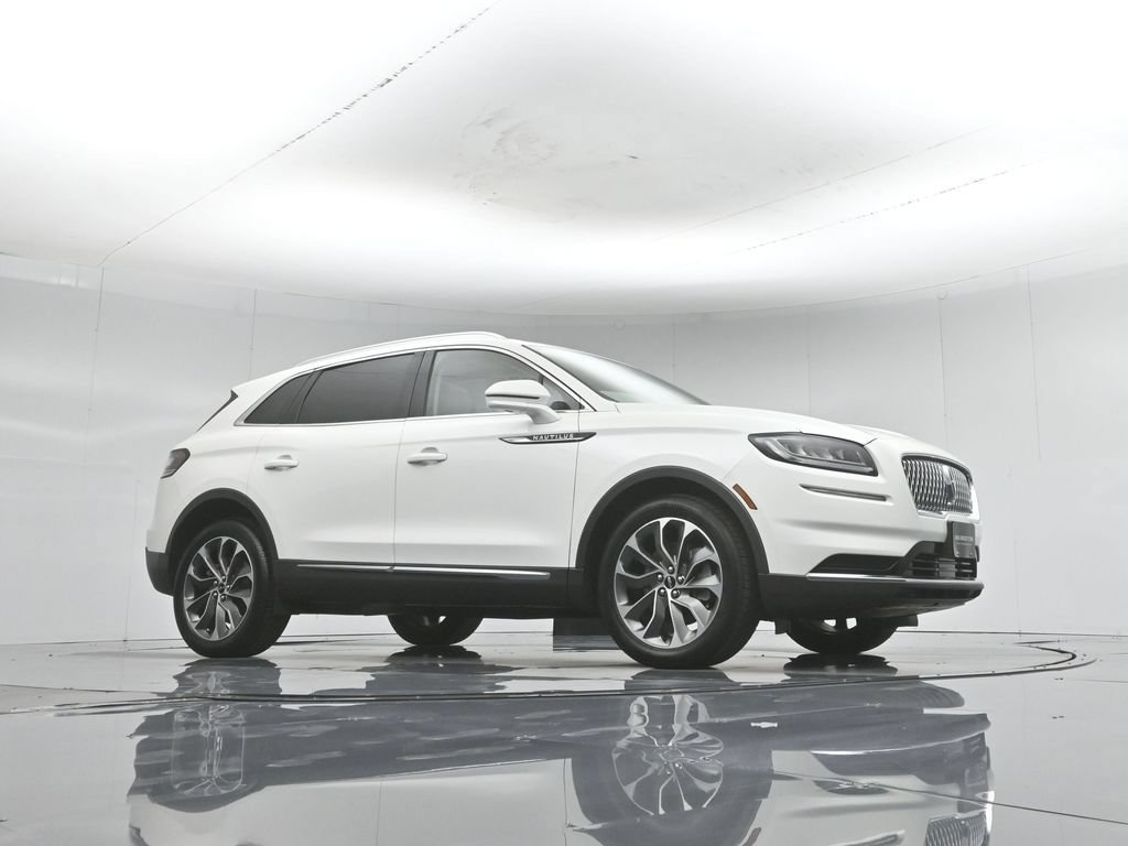 Used 2023 Lincoln Nautilus Reserve w/ Luxury Package AWD/4WD image 3