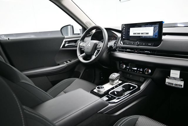 New 2026 Mitsubishi Outlander ES FWD image 13